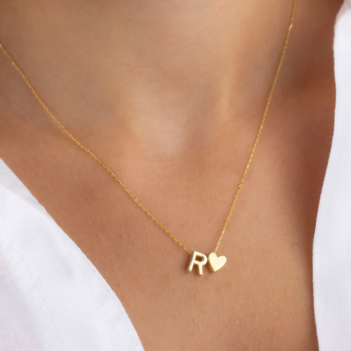 Collar con iniciales en forma de corazón - Corazón de letra personalizada