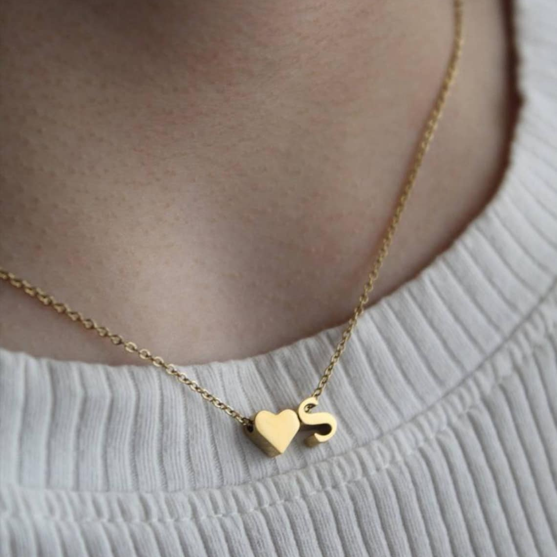 Collar con iniciales en forma de corazón - Corazón de letra personalizada