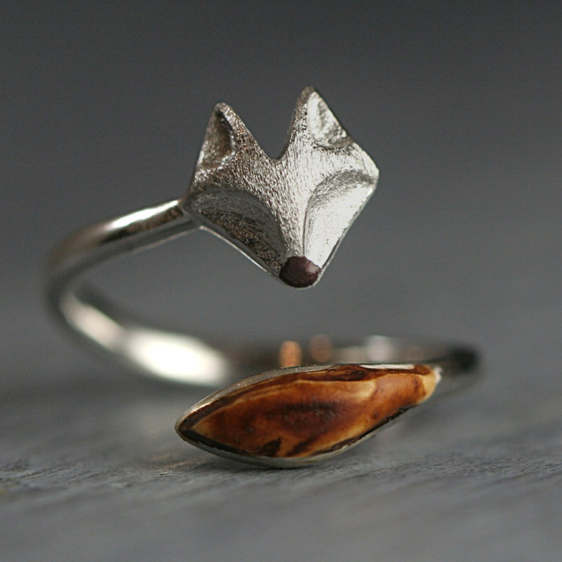 Anillo regulable de madera - Anillo con cara de zorro en tono plateado