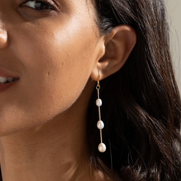 Pendientes colgantes con varias gotas de perlas
