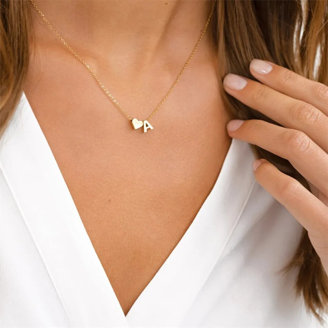 Collar con iniciales en forma de corazón - Corazón de letra personalizada
