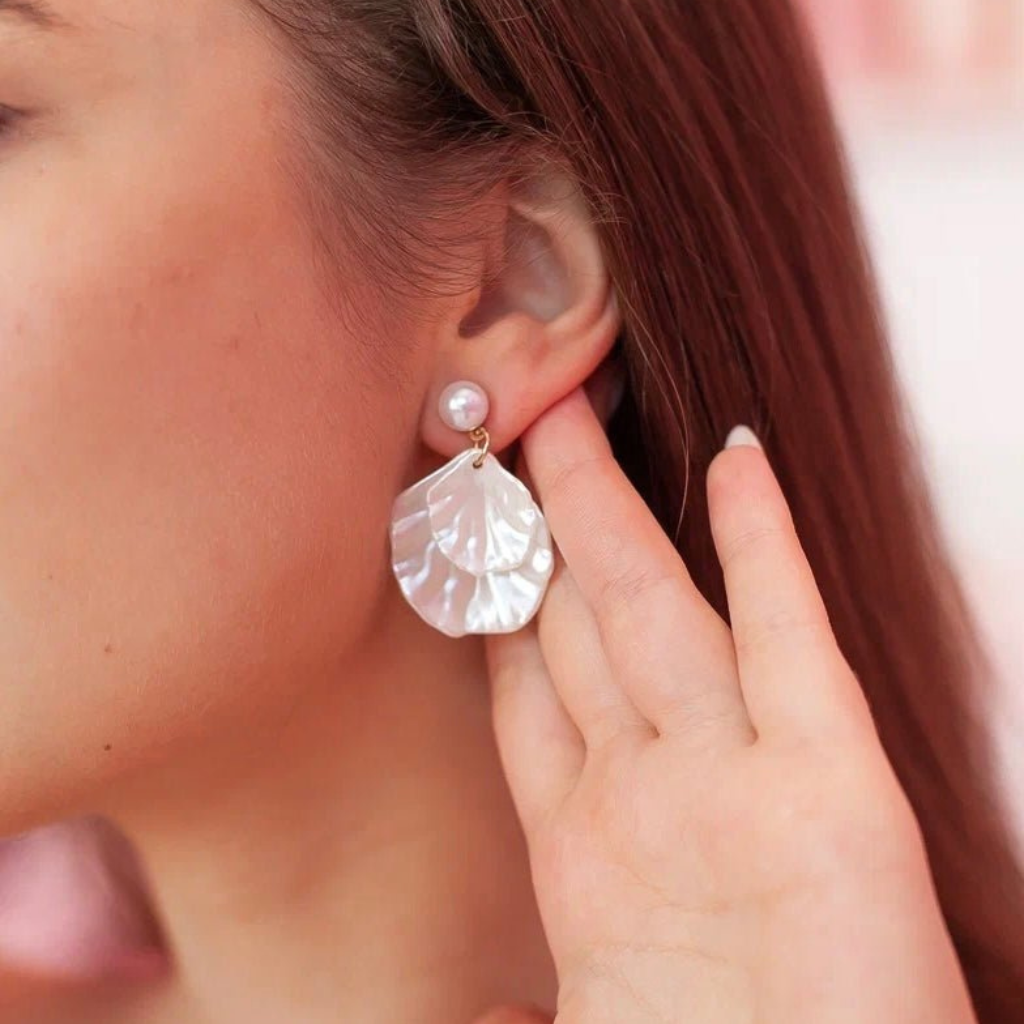 Pendientes colgantes de concha brillante con perla