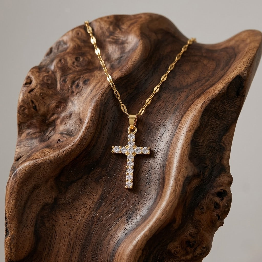 Noah – Collar dorado con cruz de circonita