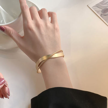 Liora – Pulsera minimalista resplandeciente