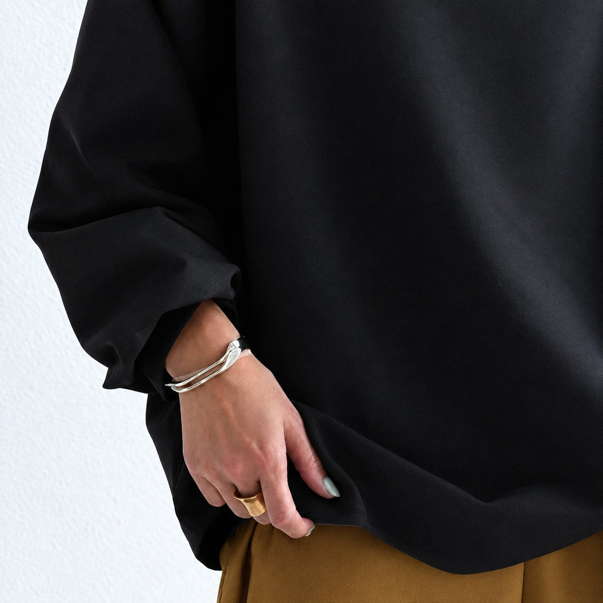Eliana - Cuello Alto Elegante de Corte Suelto
