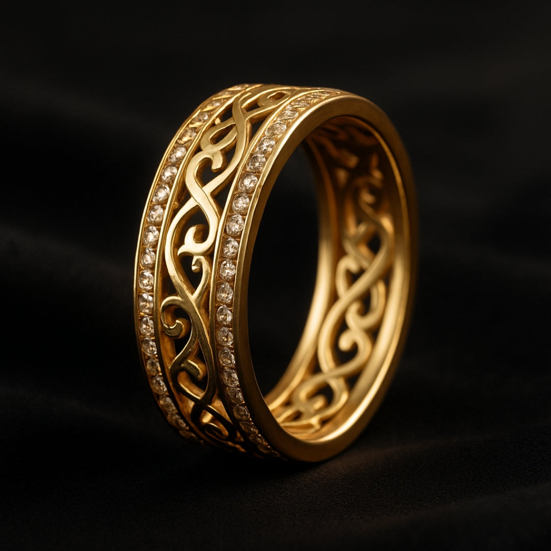 Jevy – Anillo dorado ancho con espacios