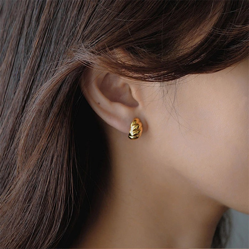 Ellie – Pendientes de croissant dorado