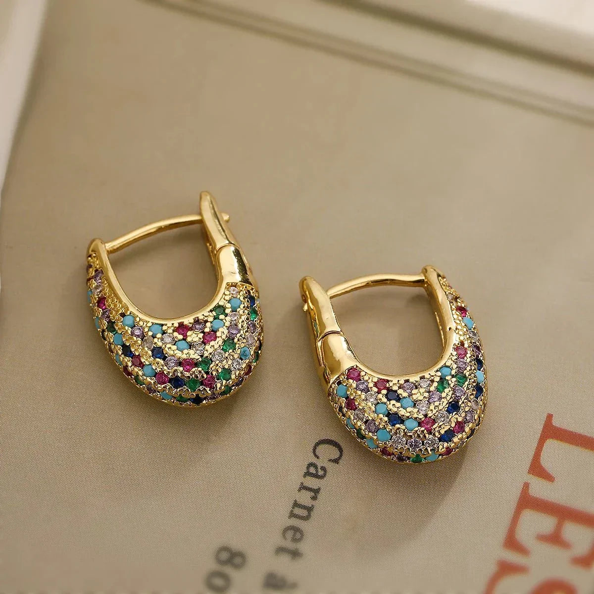 Hara – Aros anchos resplandecientes de diamantes