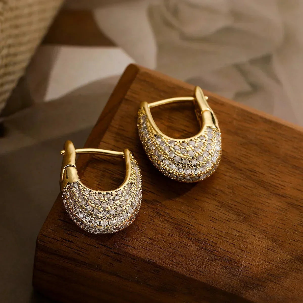 Hara – Aros anchos resplandecientes de diamantes