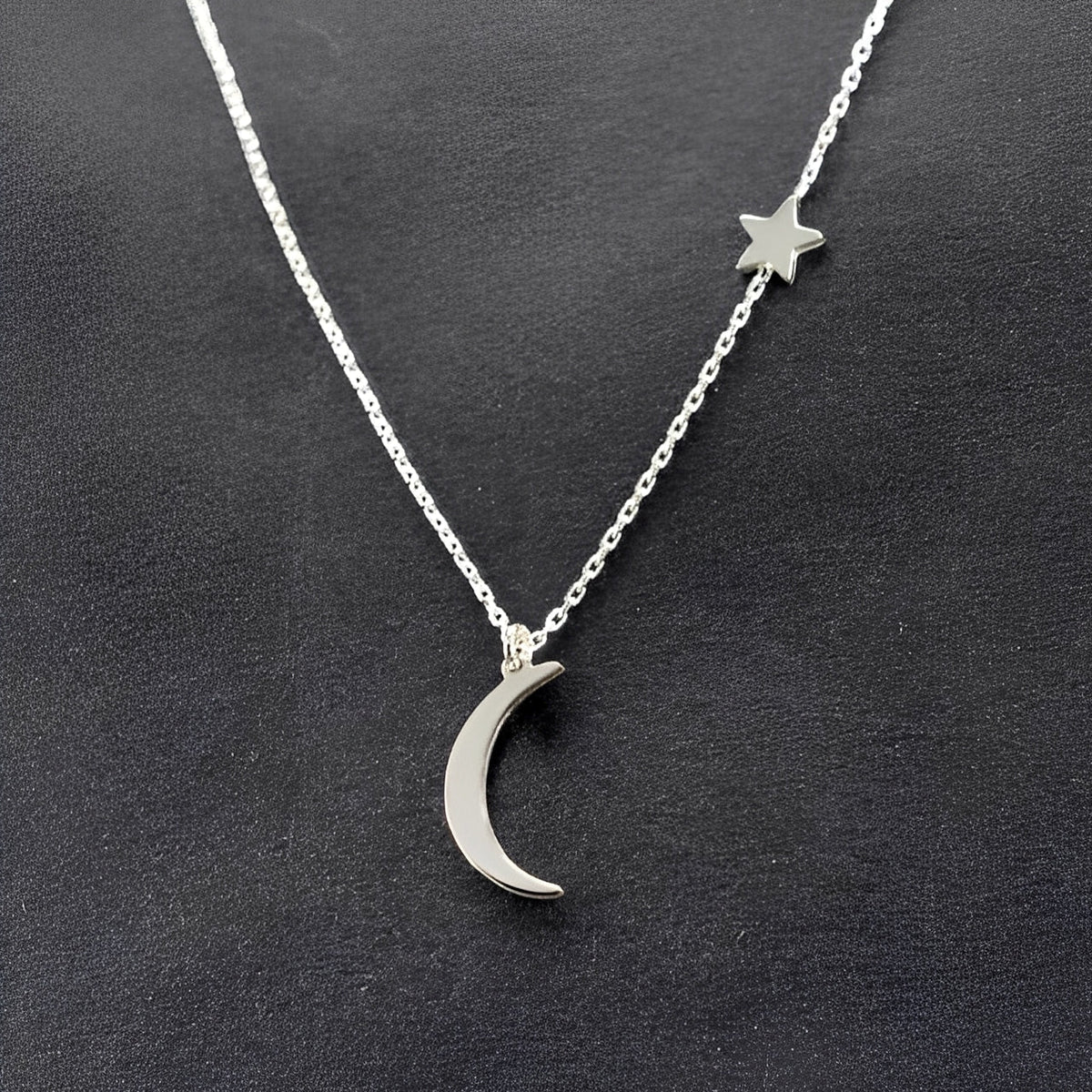 Lunaria – Collar Poético de Estrella y Luna