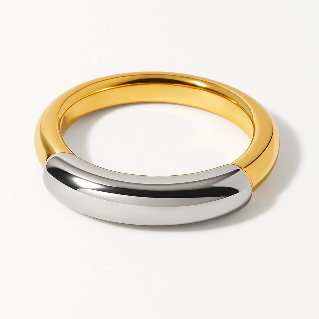 Ciela – Anillo Bicolor de Acero de Titanio con Baño de Oro 18K