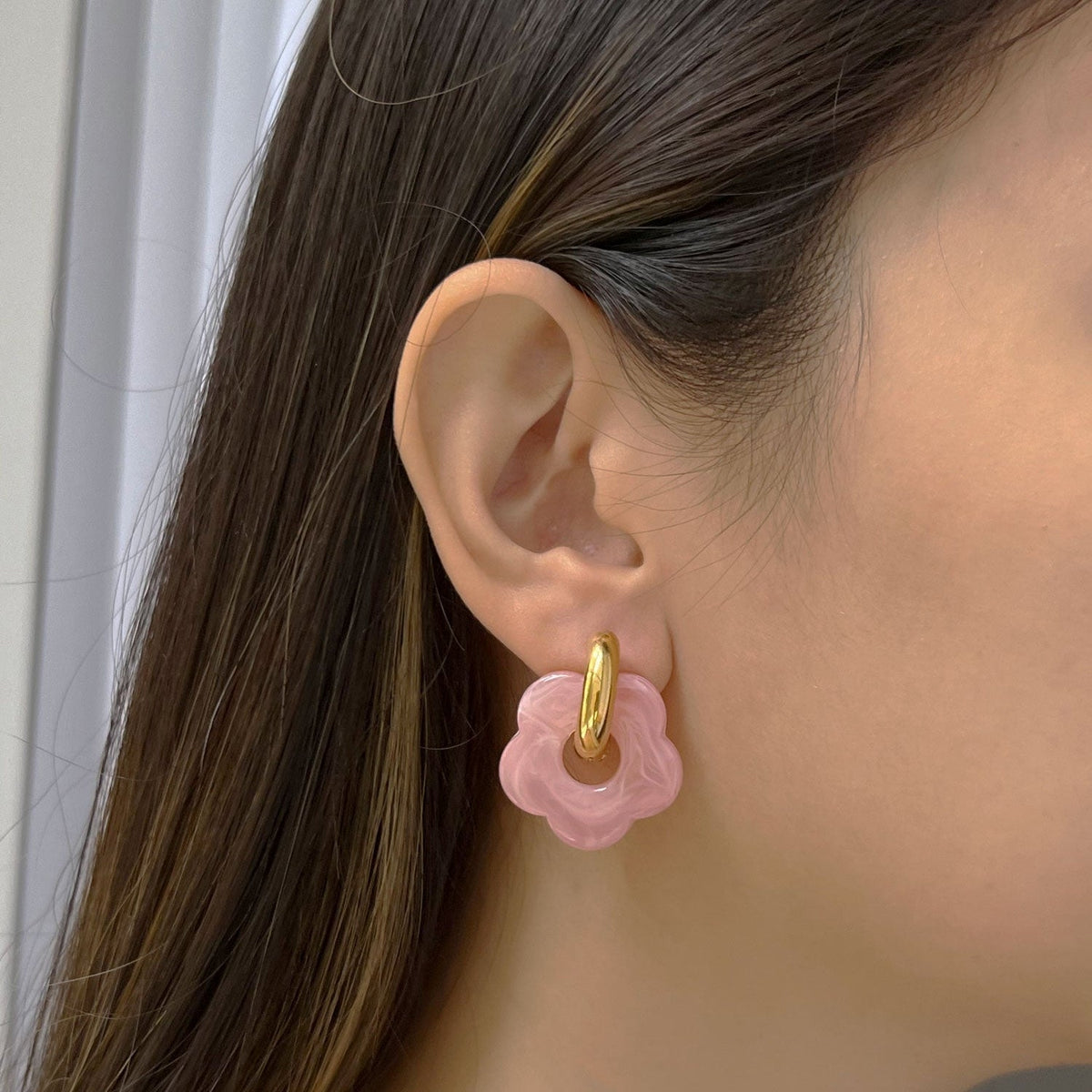 Aros de donut rosa con encanto floral