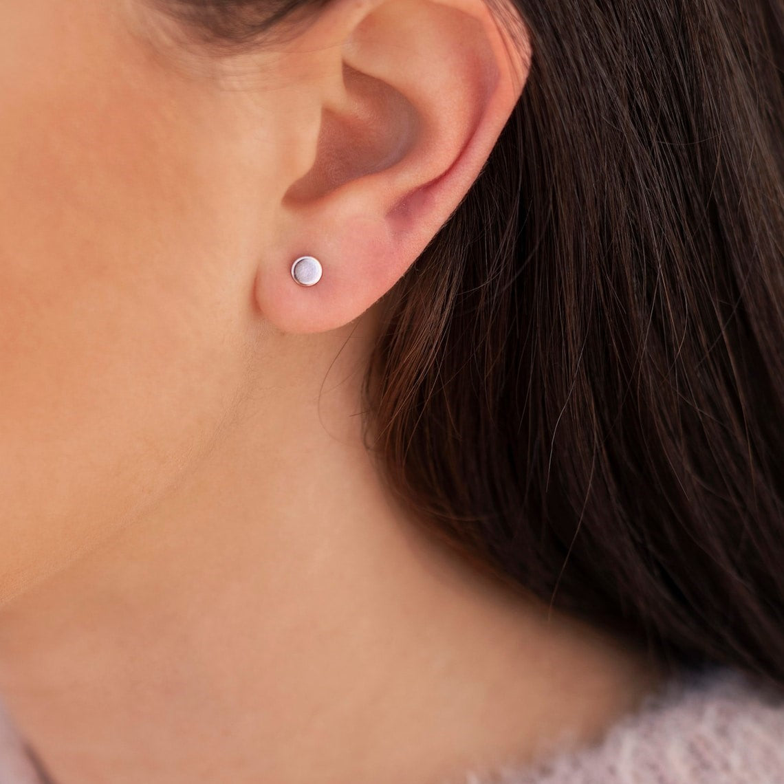 Pequeño Punto Circular - Aretes Minimalistas