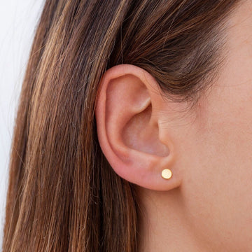 Pequeño Punto Circular - Aretes Minimalistas