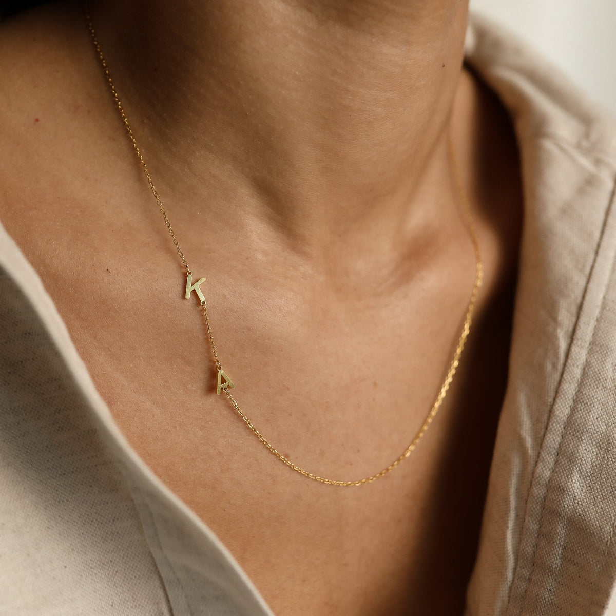 Collar con iniciales laterales - Collar de letras individual