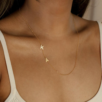 Collar con iniciales laterales - Collar de letras individual