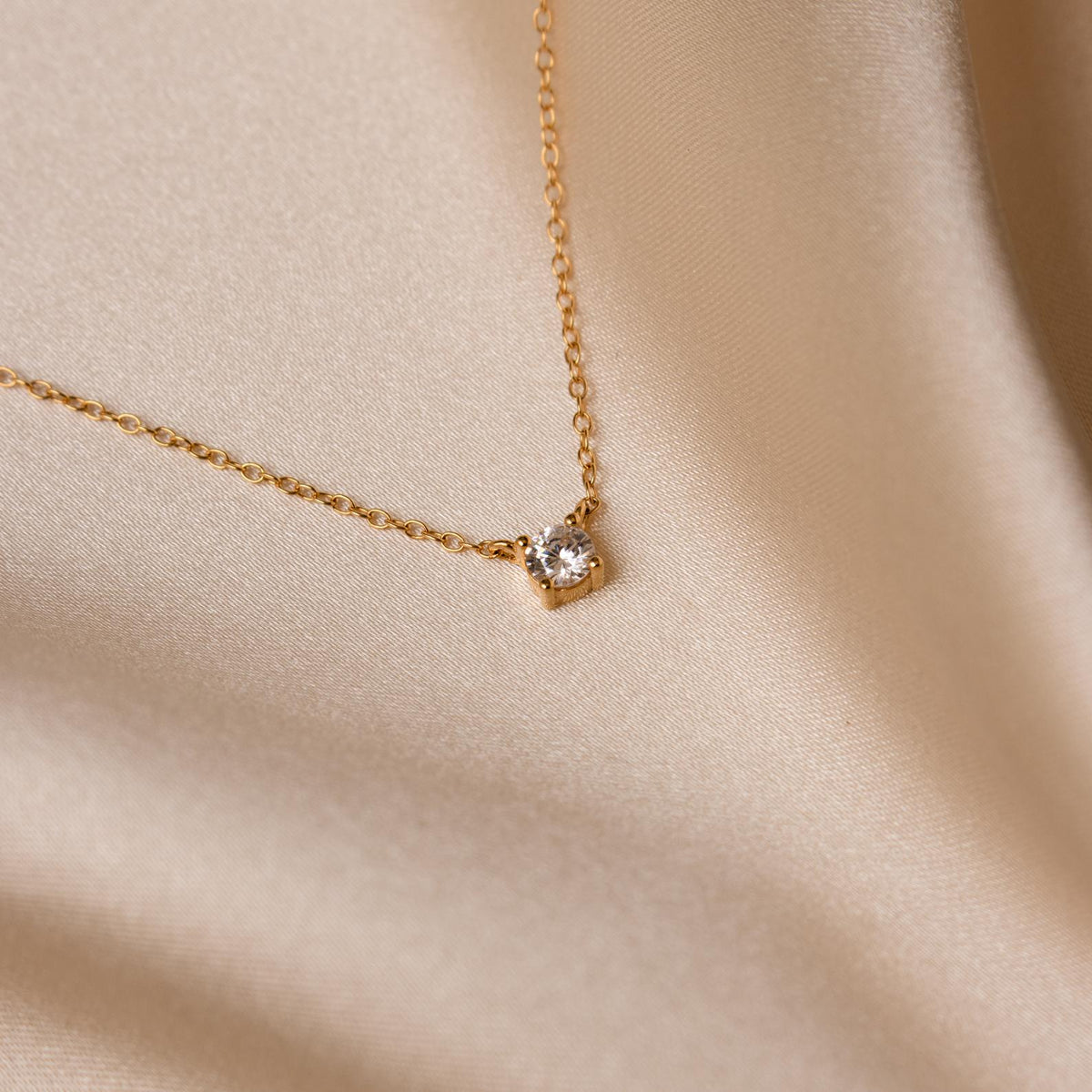 Collar Sutil de Diamantes - Collar con Detalles de Piedras