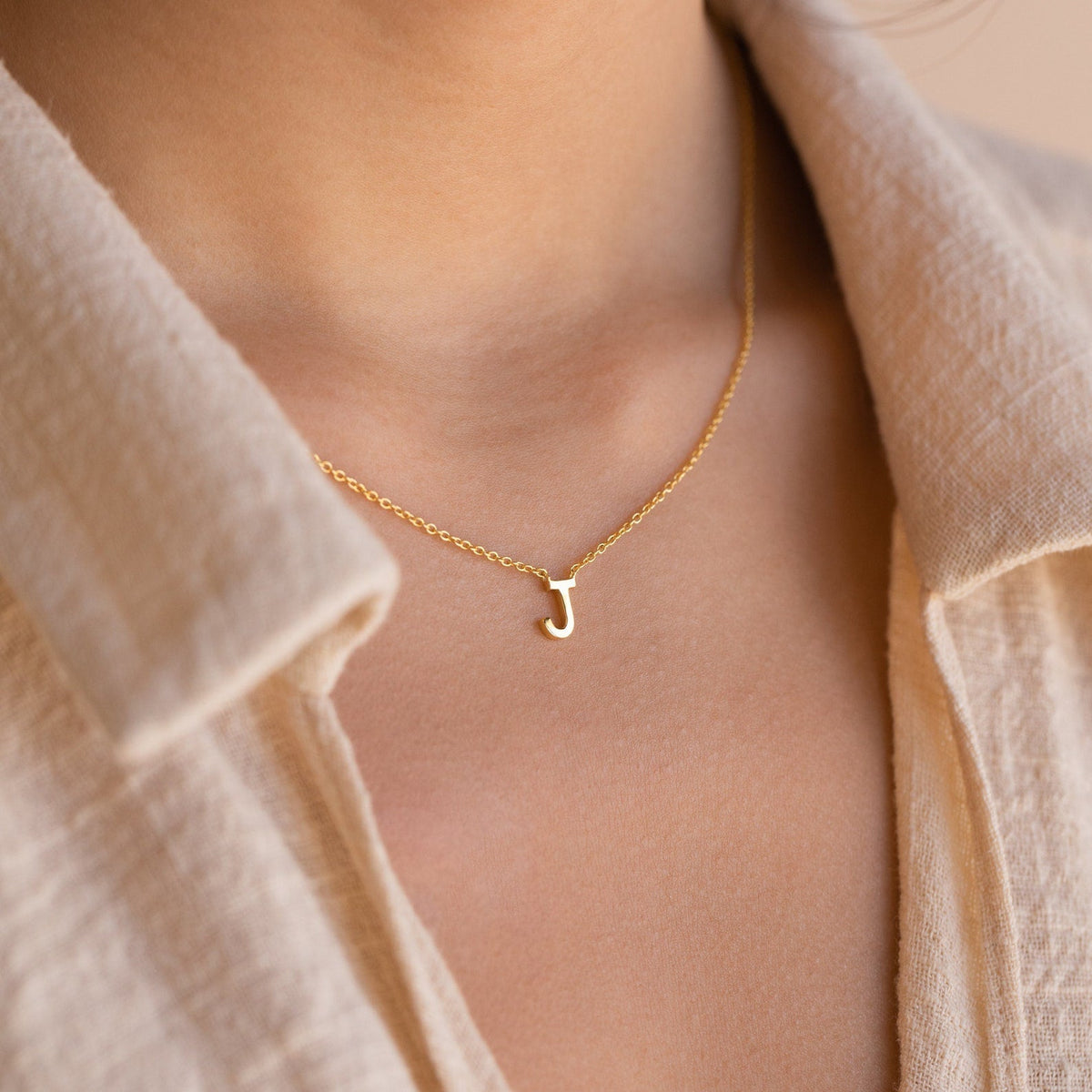 Jasmine – Collar sutil con inicial personalizada