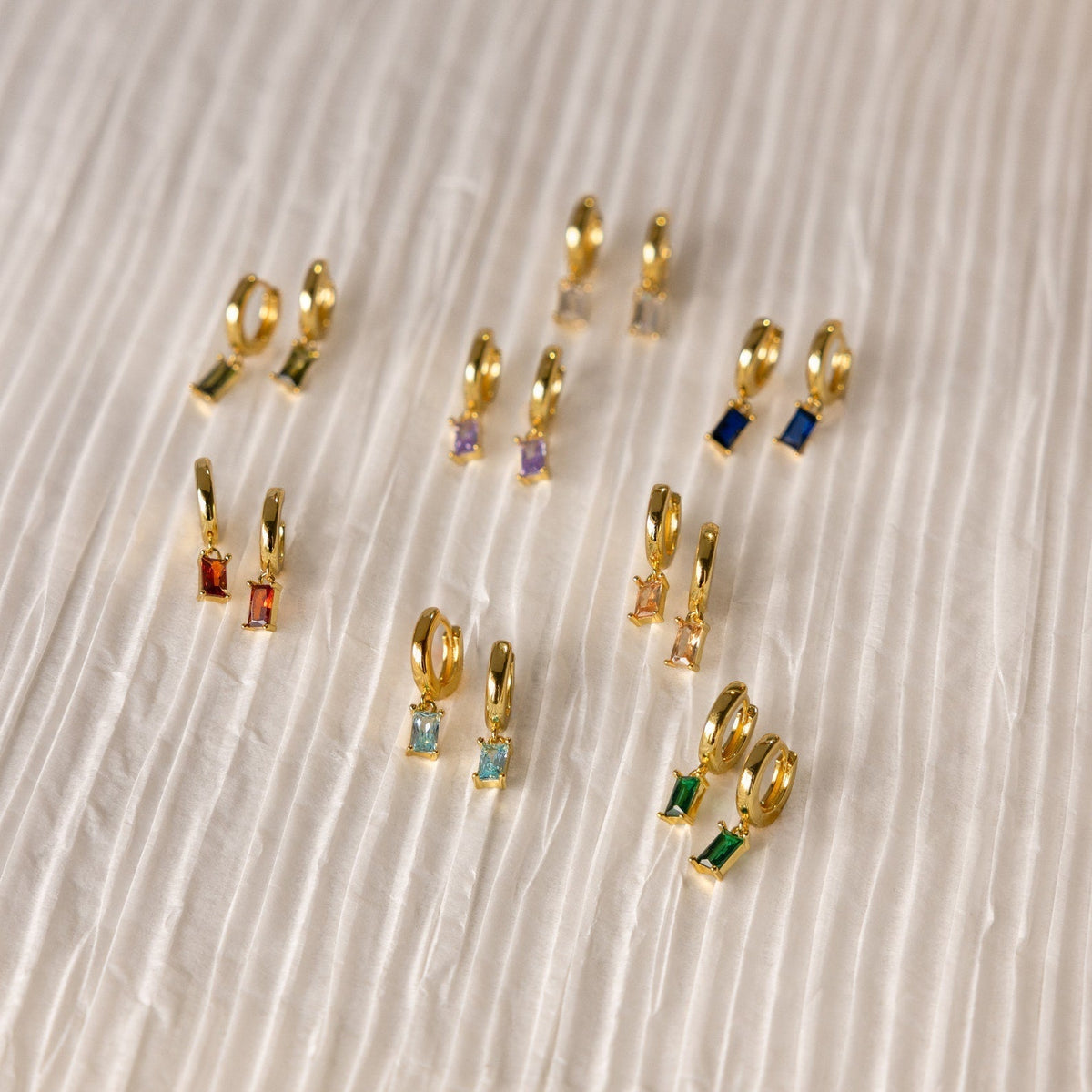 Aros Baguette de piedra de nacimiento - Pendientes Huggies de piedra de nacimiento