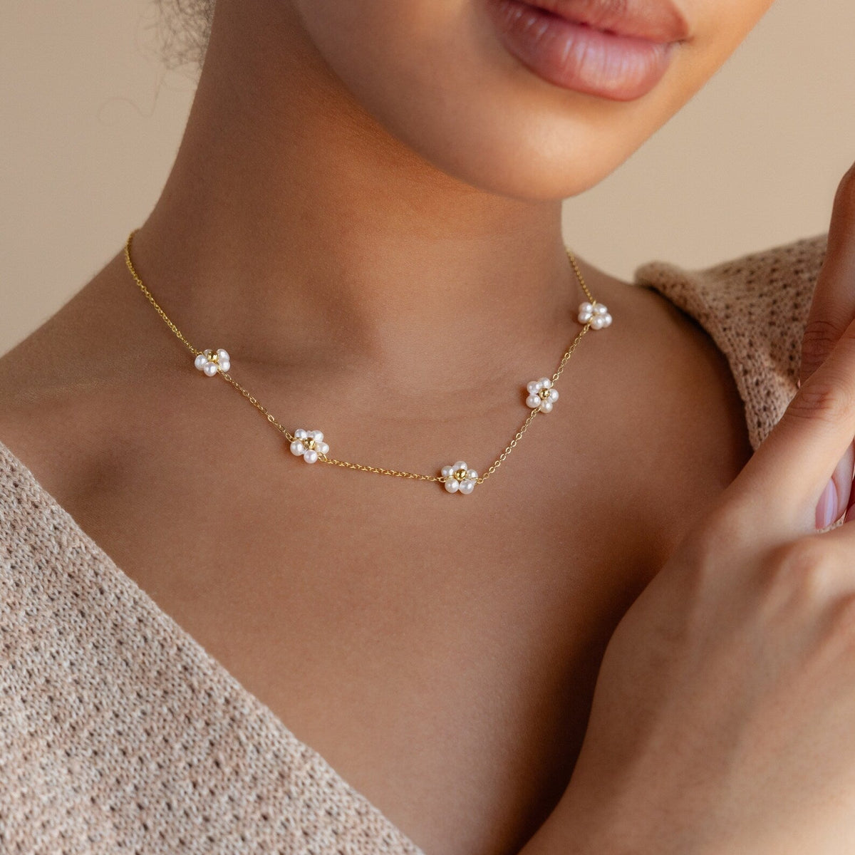 Collar de margaritas perladas - Flores perladas