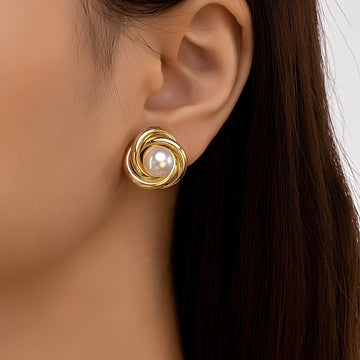 Krisna – Aretes Elegantes de Oro con Perlas