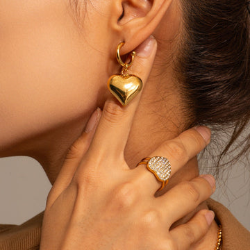 Liza – Pendientes colgantes en forma de corazón dorados