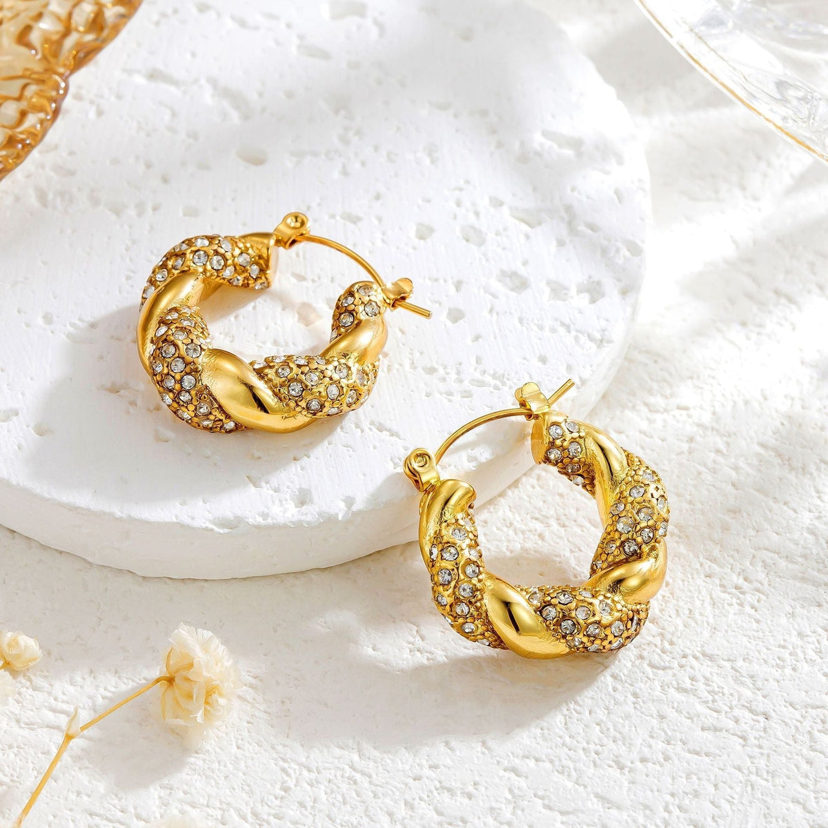 Alix – Pendientes U-Twist en dorado