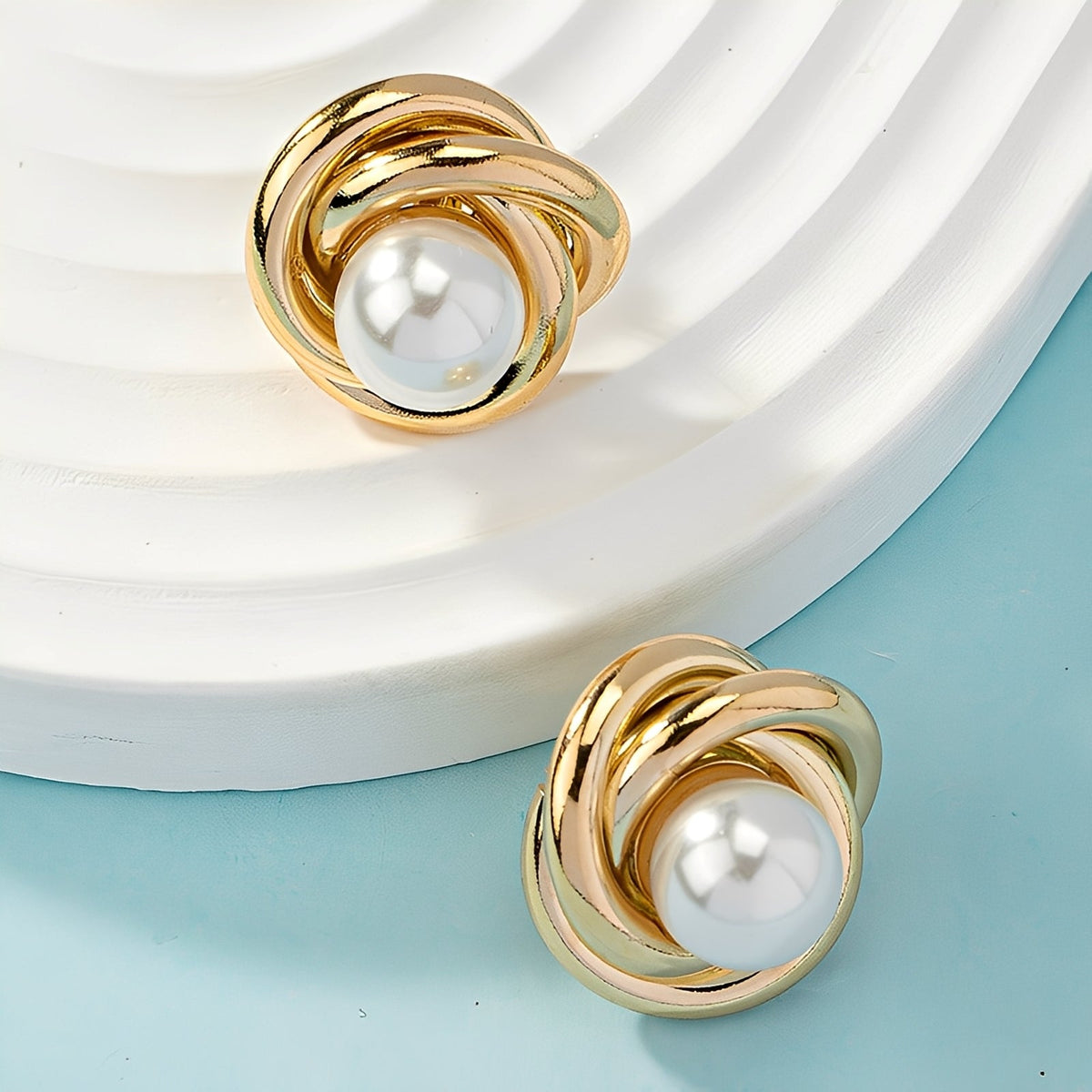 Krisna – Aretes Elegantes de Oro con Perlas