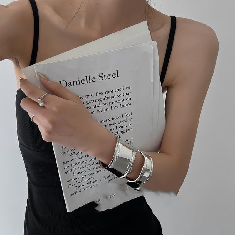 Daria – Brazalete amplio de metal