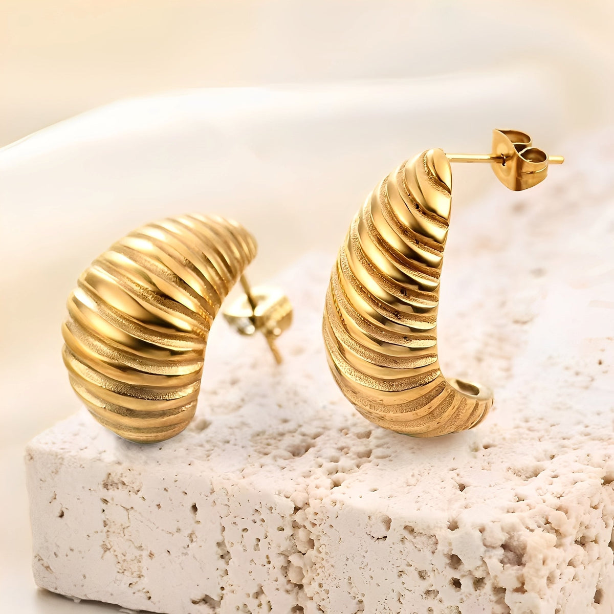 Alice – Pendientes elegantes bañados en oro