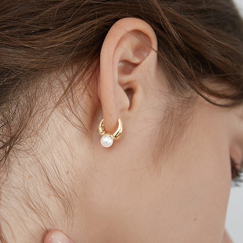 Maelle – Pendientes dorados con perla única