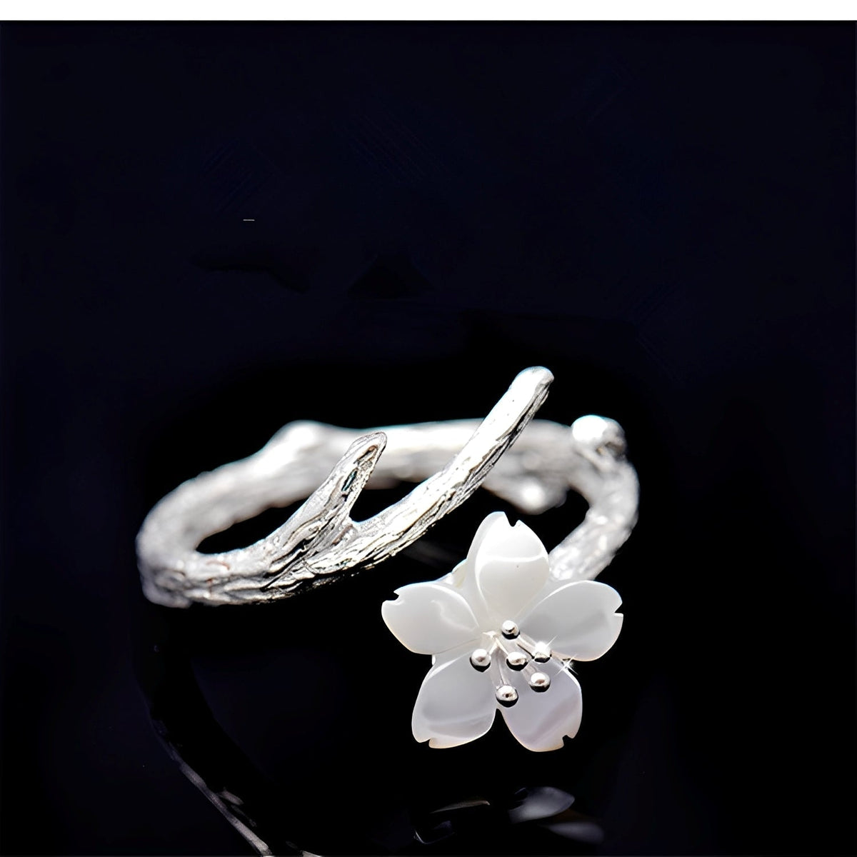 Lilou – Anillo vintage regulable con flor blanca