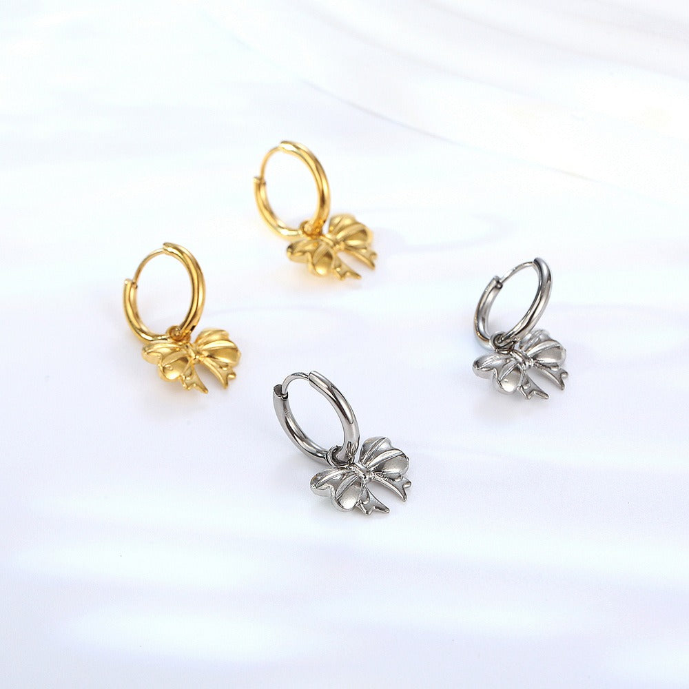 Carla – Aretes lazo bañados en oro