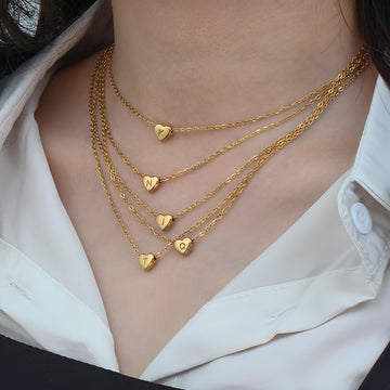 Amora – Collar con Iniciales en Forma de Corazón Baño de Oro