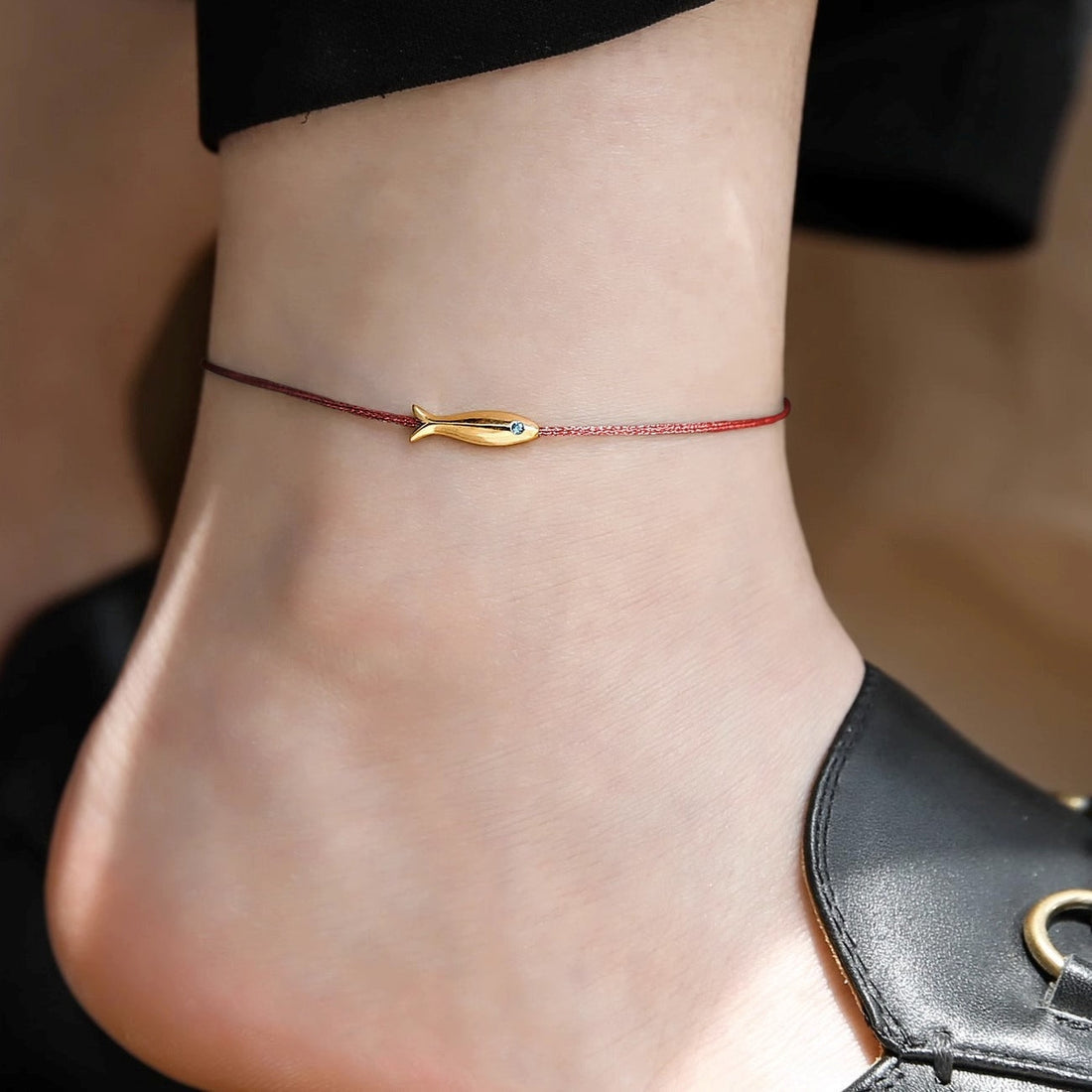 Solara – Pulsera de tobillo de brillo delicado