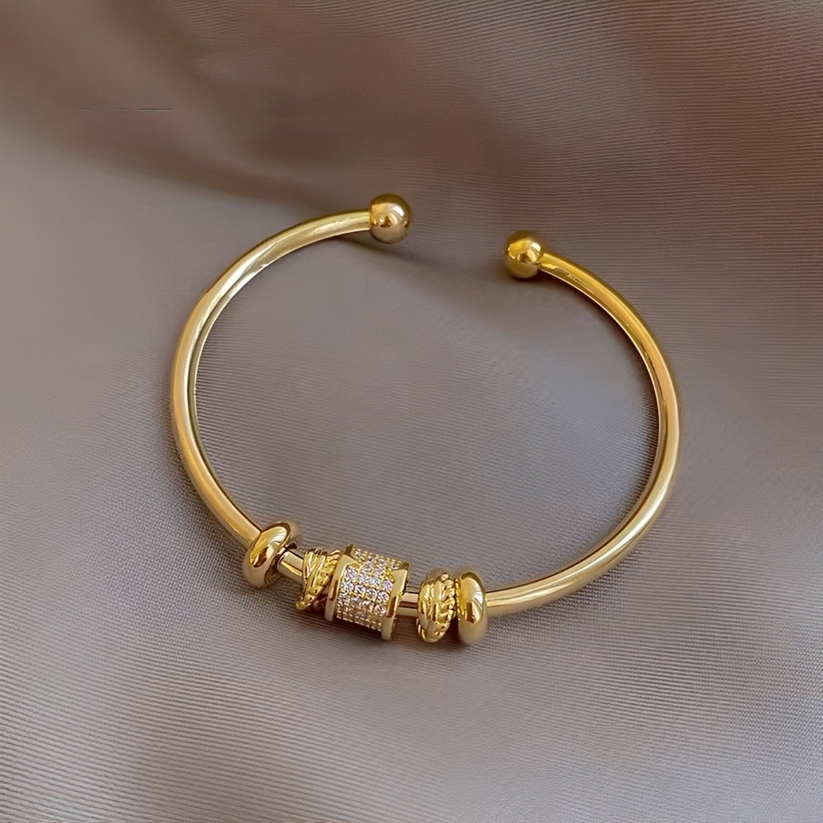 Amalia – Pulsera regulable con encantos dorados