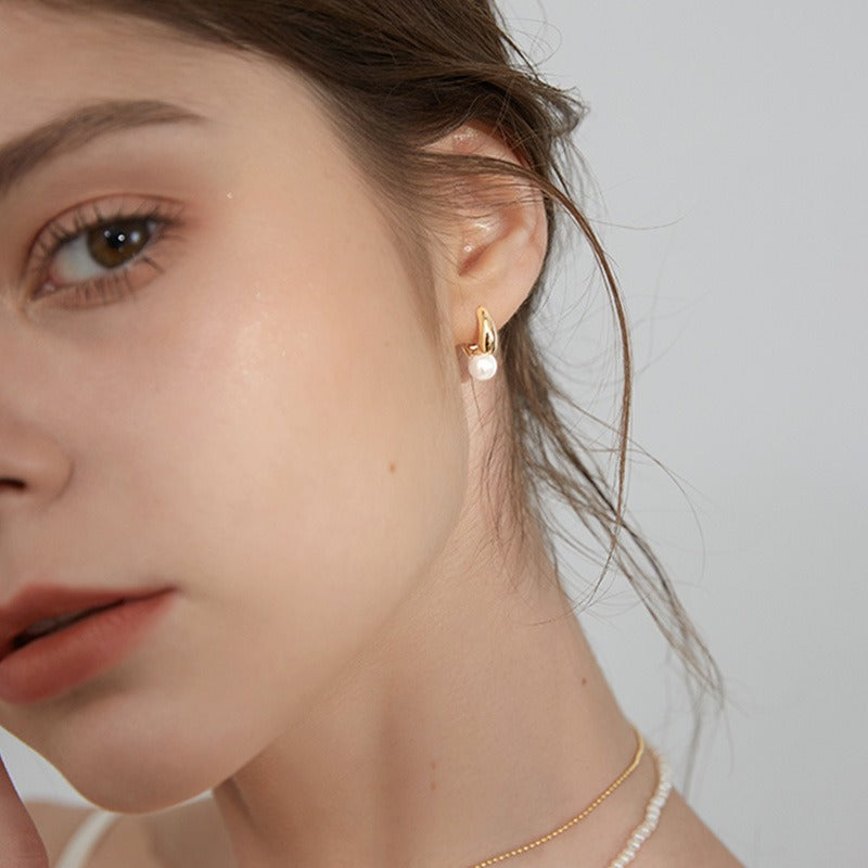 Maelle – Pendientes dorados con perla única