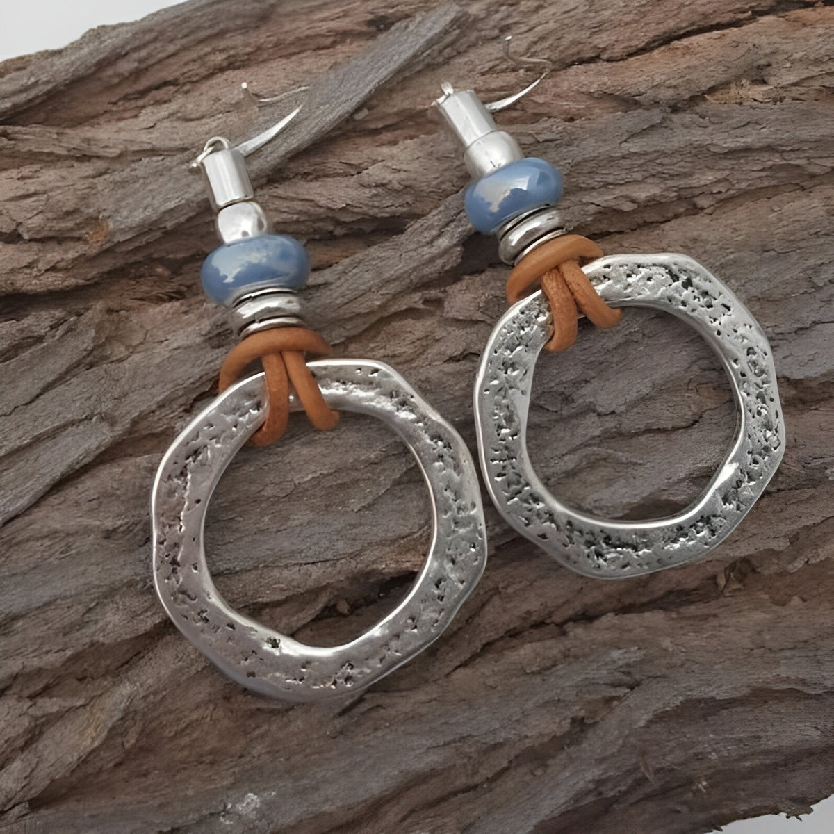 Mira – Pendientes de círculo plateados con diseño boho vintage