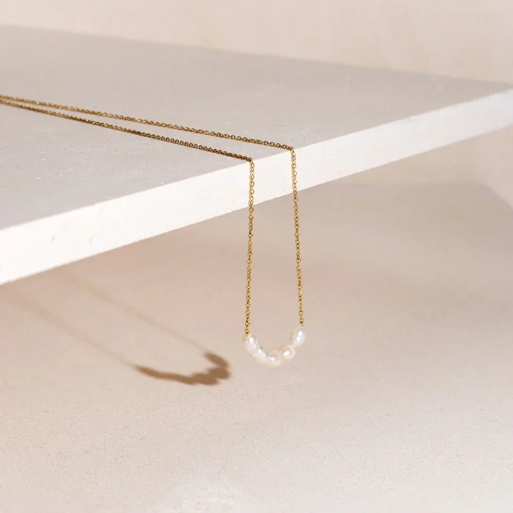 Elle – Collar de perlas elegante