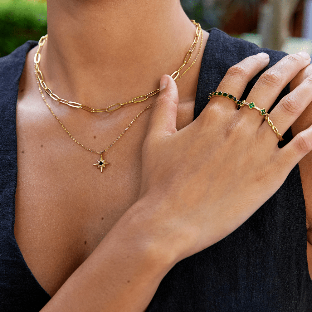 Mara – Collar con clip dorado