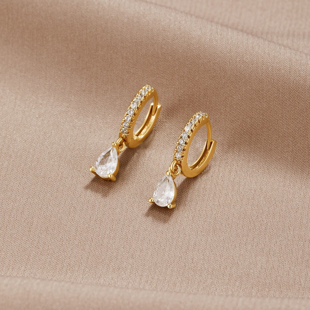 Pendientes de Oro con CZ de Marfil Blanco